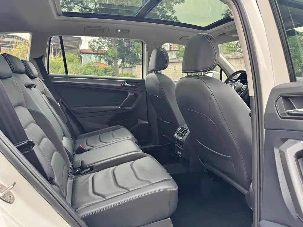 Tiguan L 2021 330TSI automatic two-wheel drive R-Line version купить на сайте DeffCars