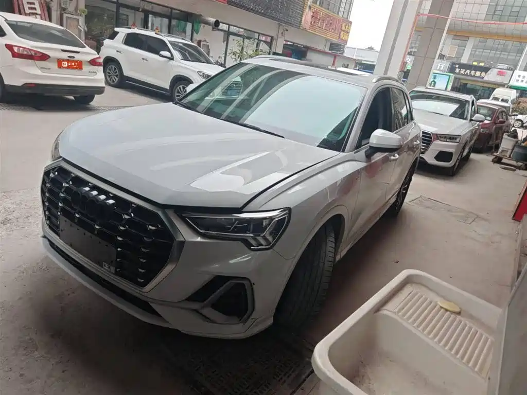 Audi Q3 2022 35 TFSI aggressive and dynamic купить на сайте DeffCars