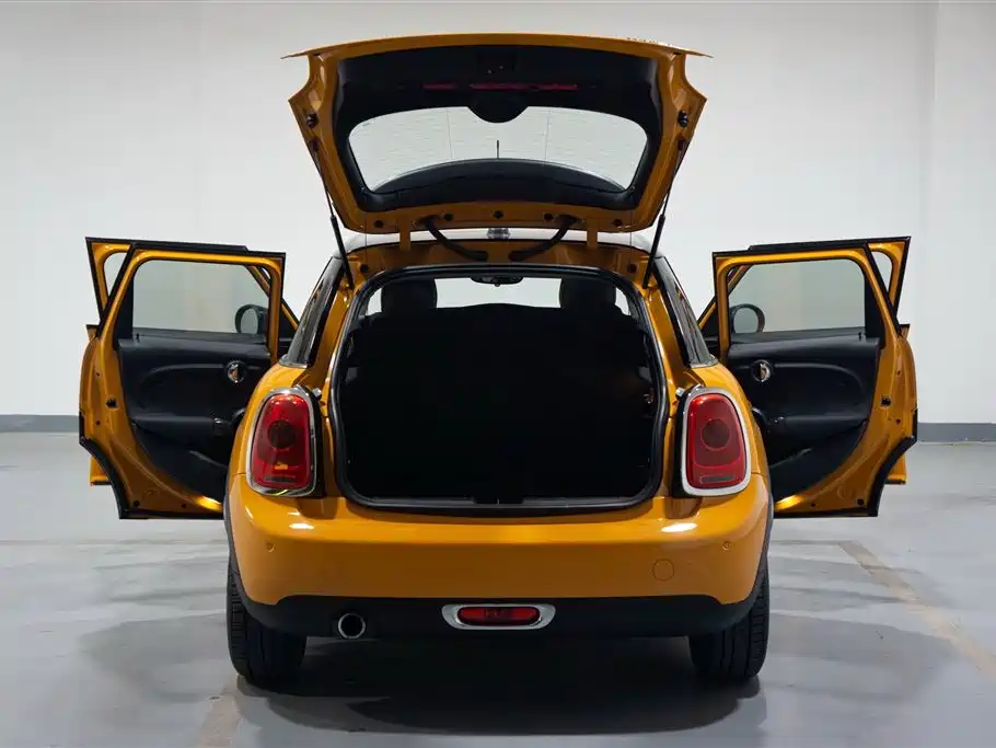 MINI 2016 1.5T COOPER five-door version купить на сайте DeffCars