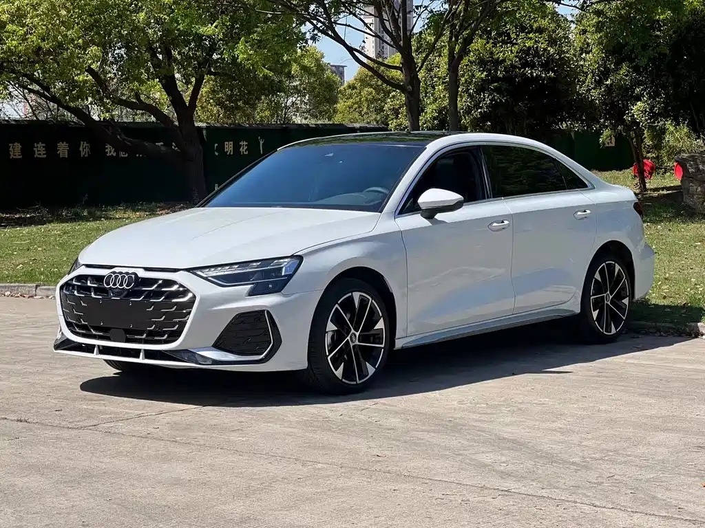 Audi A3 2025 A3L Limousine 35TFSI Flying Spur Exclusive купить на сайте DeffCars