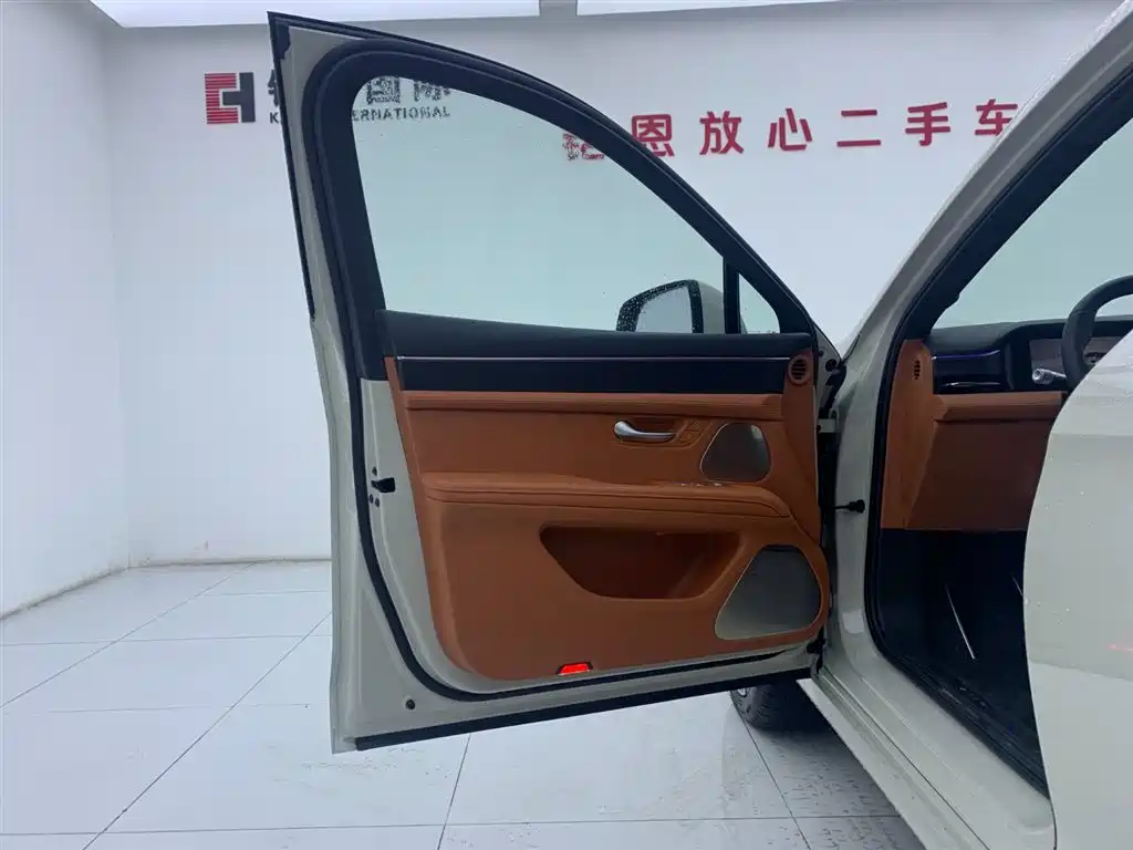 Wenjie M5 2025 extended range Ultra four-wheel drive version купить на сайте DeffCars