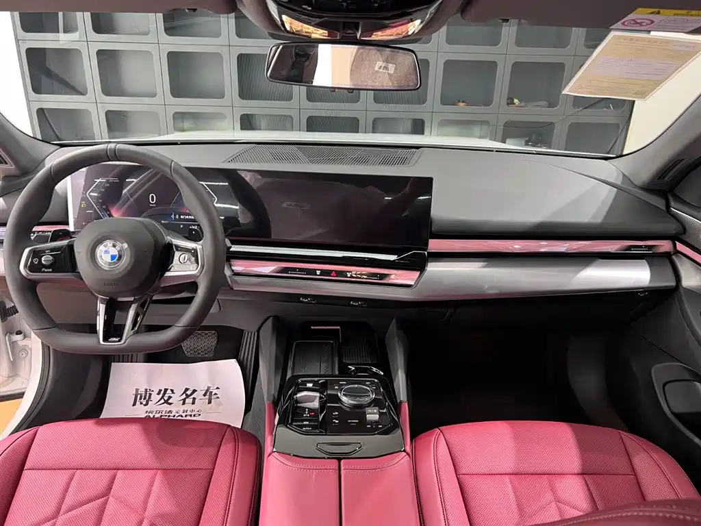 BMW 5 Series 2025 530Li Leading M Sports Package купить на сайте DeffCars