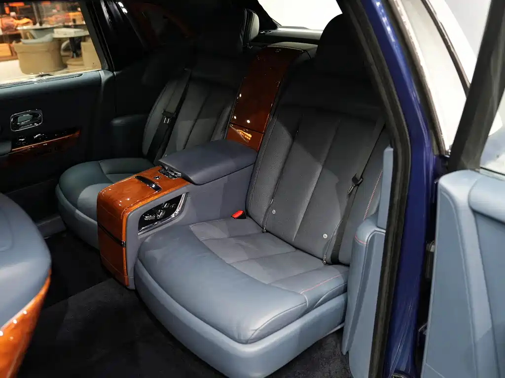 Phantom 2018 6.7T long wheelbase version купить на сайте DeffCars