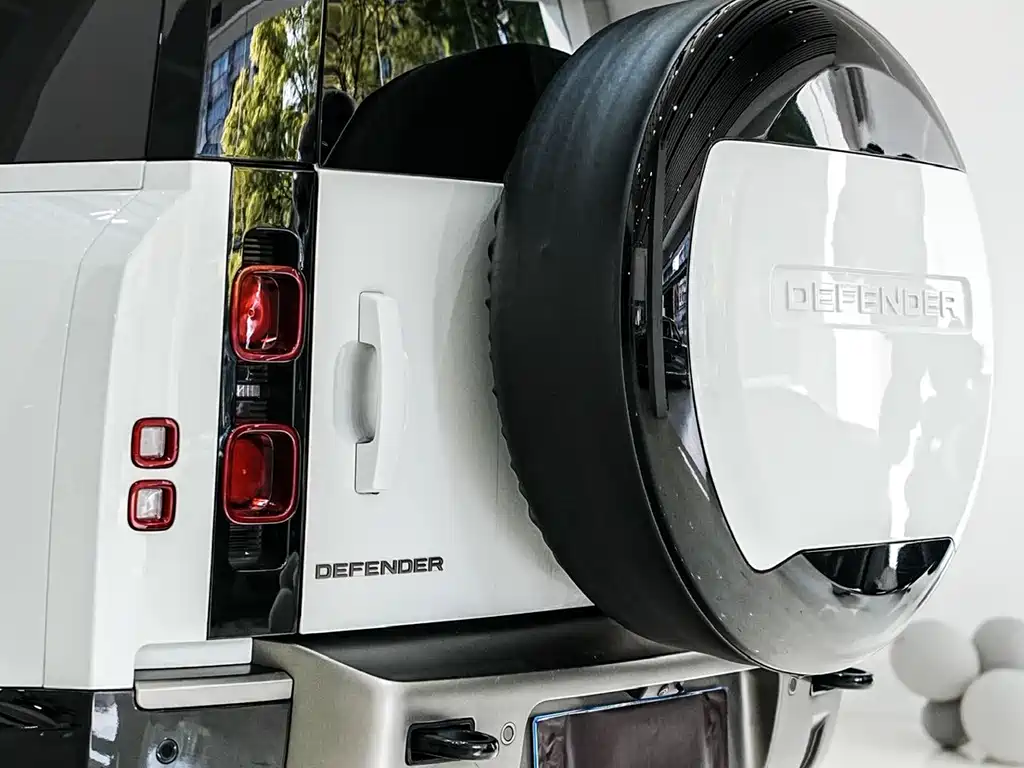 Land Rover Defender 2024 110 3.0T P400 X-DYNAMIC HSE купить на сайте DeffCars