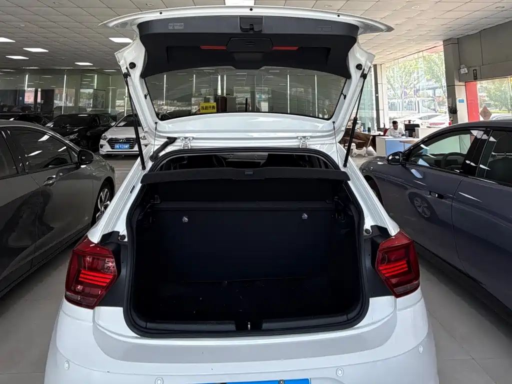 Polo 2021 Plus 1.5L Automatic Colorful Technology Edition купить на сайте DeffCars
