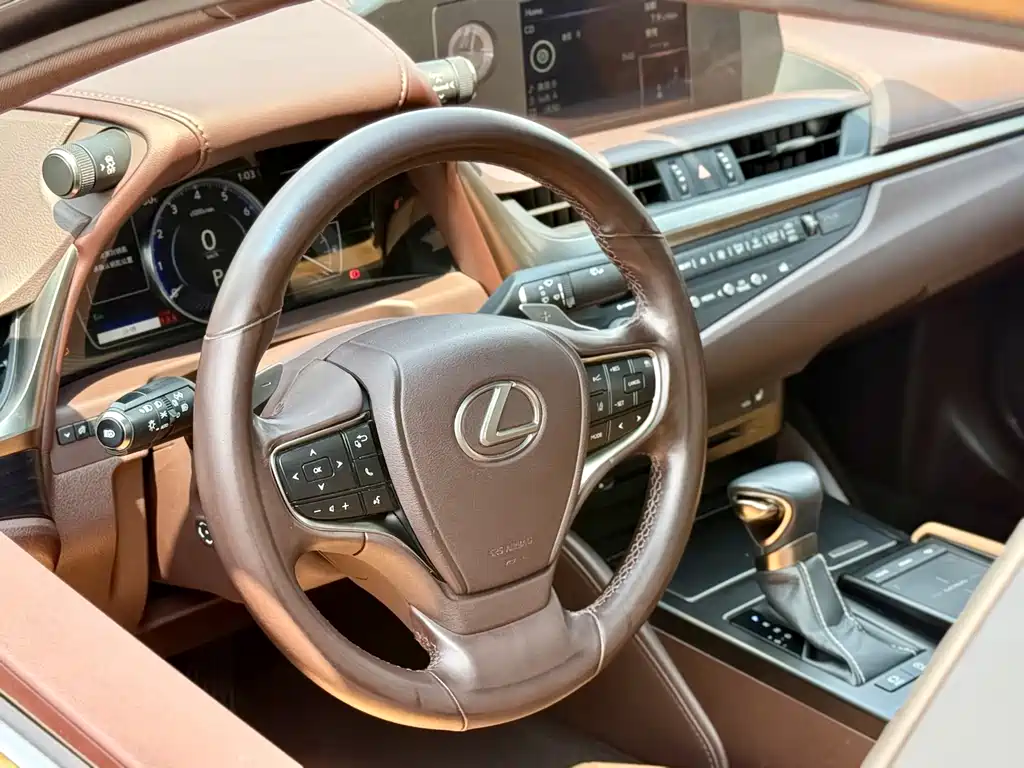 Lexus ES 2020 200 Excellence Edition купить на сайте DeffCars
