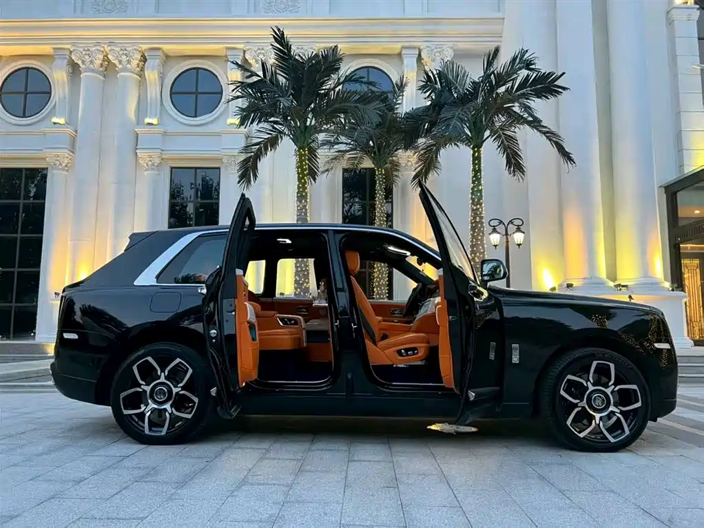 Cullinan 2020 Black Badge купить на сайте DeffCars