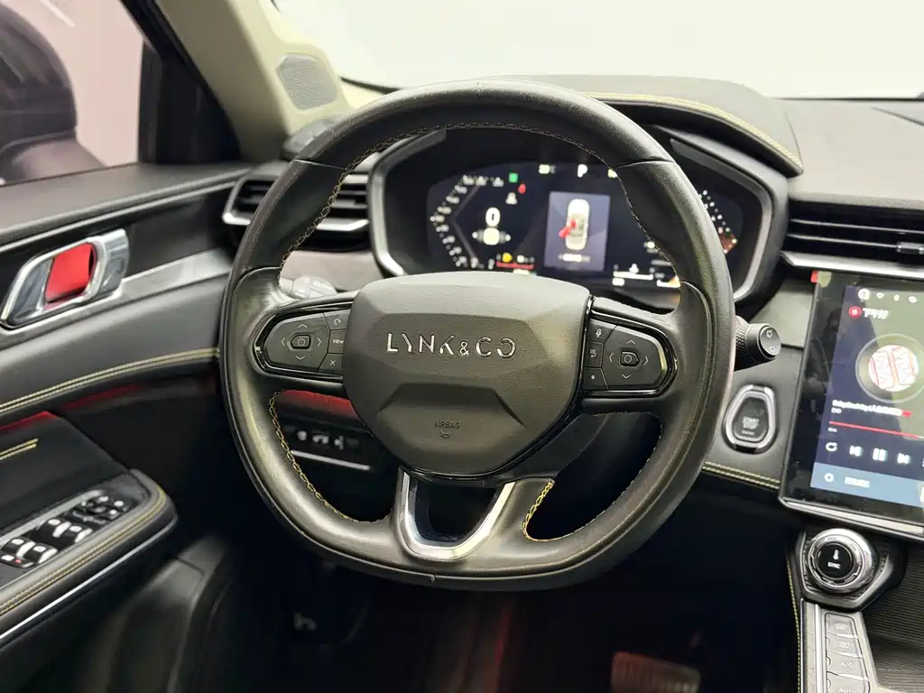 Lynk & Co 01 2023 2.0TD 2WD Pro купить на сайте DeffCars