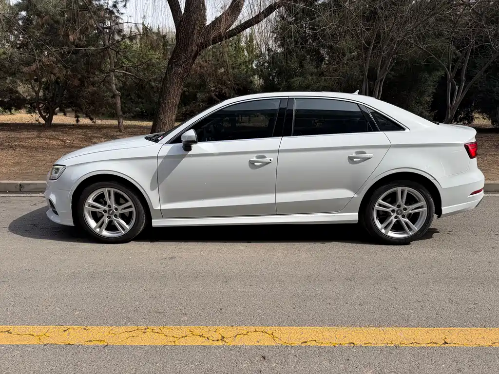 Audi A3 2018 30th Anniversary Limousine 35 TFSI Fashion купить на сайте DeffCars