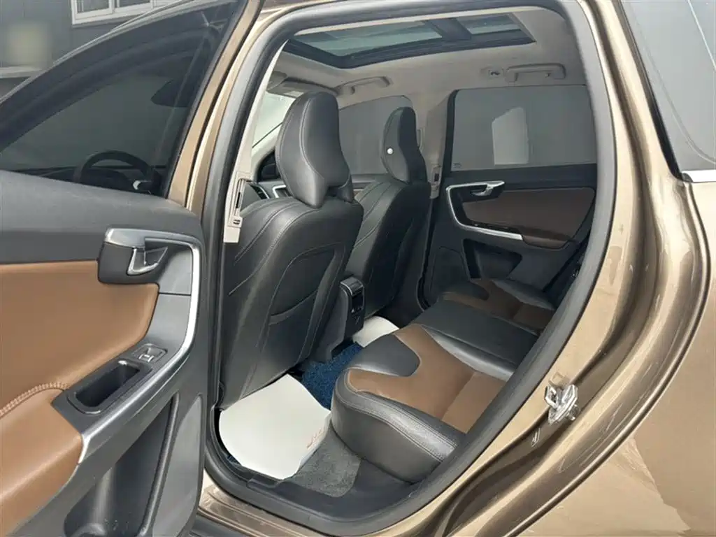 Volvo XC60 2017 T5 AWD Zhiyuan upgraded version купить на сайте DeffCars