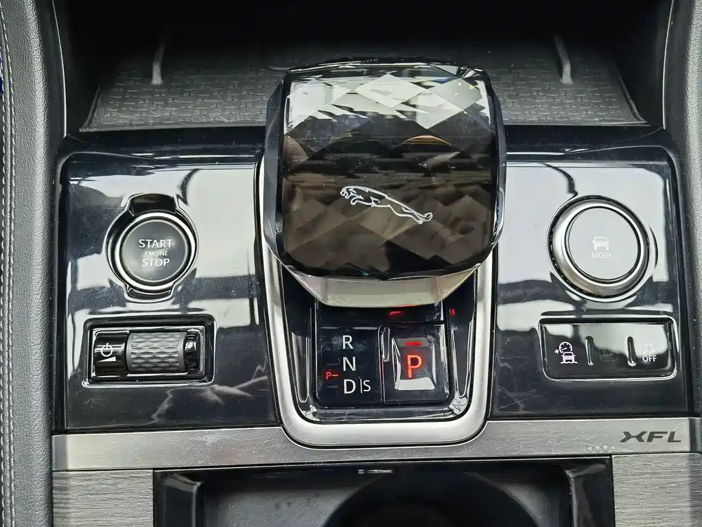Jaguar XFL 2023 XFL 2.0T P200 2WD Elite Deluxe Edition купить на сайте DeffCars