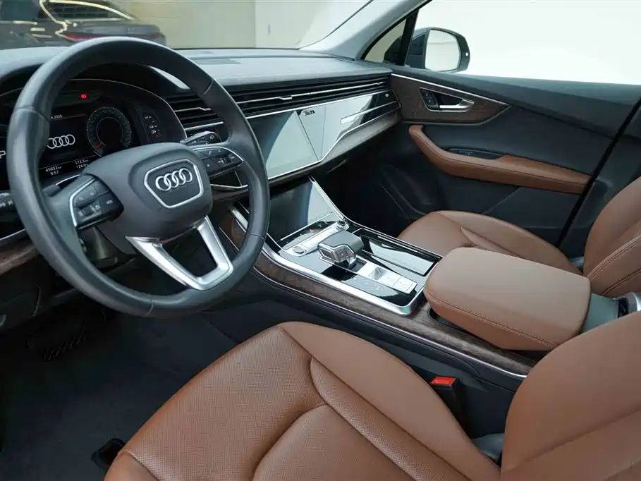 Audi Q7 2023 45 TFSI quattro S line sports купить на сайте DeffCars