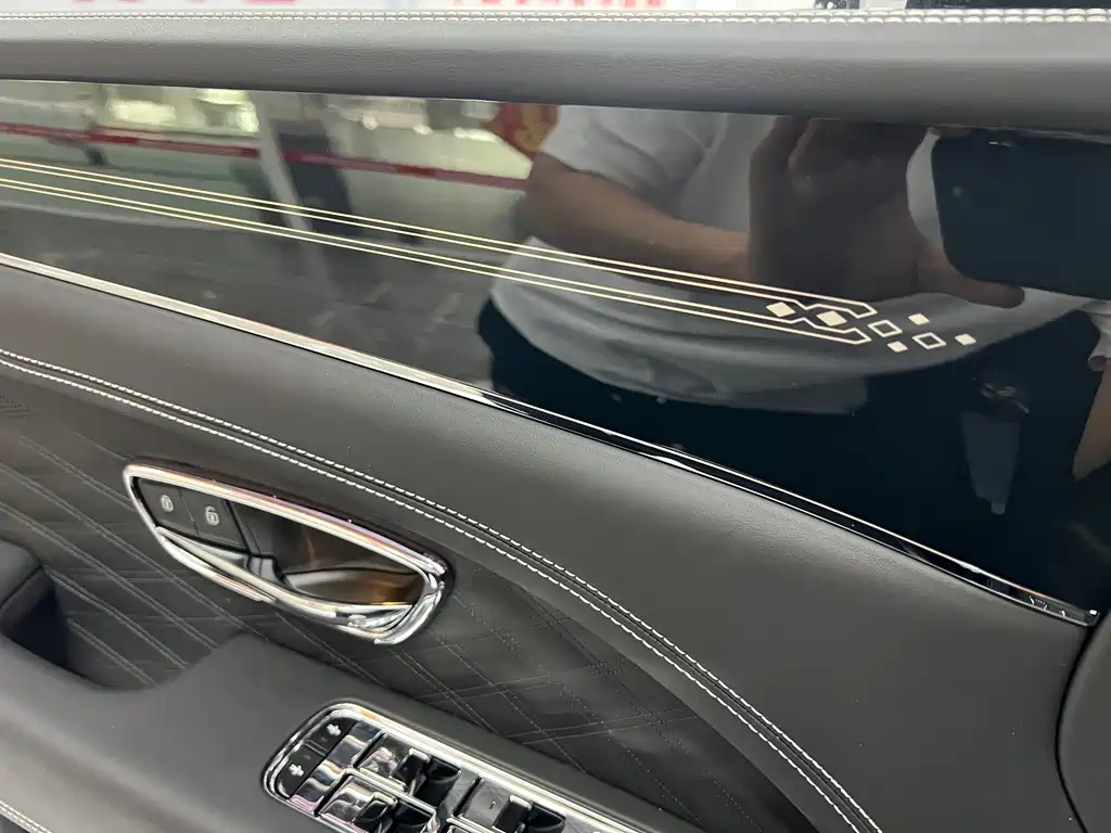 Bentayga 2024 4.0T V8 купить на сайте DeffCars