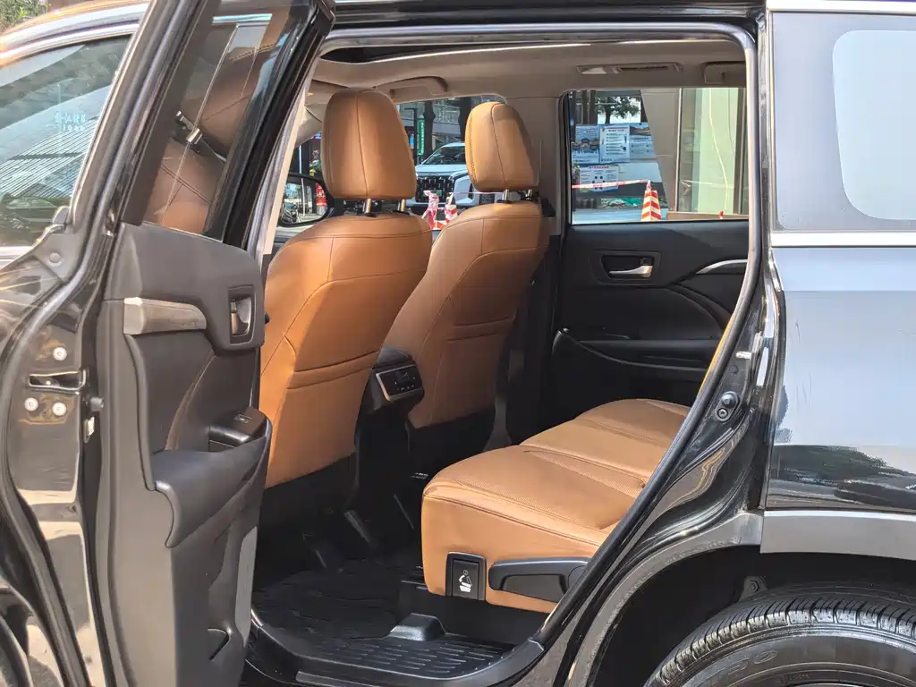 Highlander 2018 2.0T four-wheel drive knight version, 7 seats, National VI купить на сайте DeffCars
