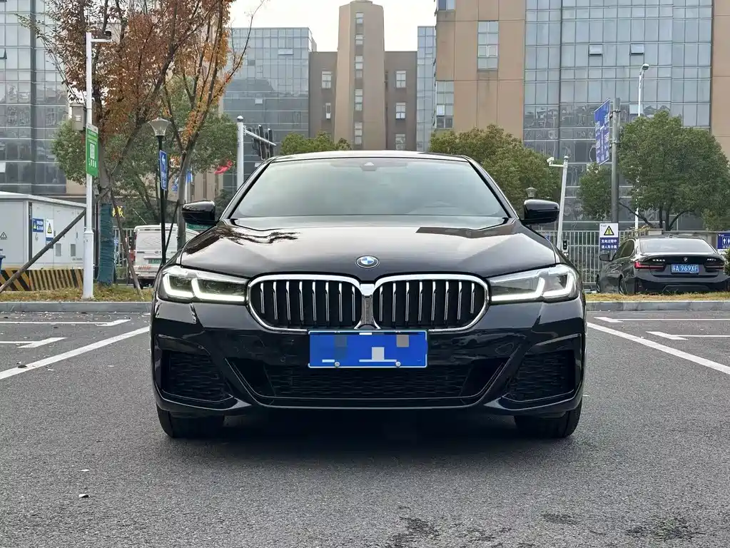 BMW 5 Series 2023 530Li Leading M Sports Package купить на сайте DeffCars
