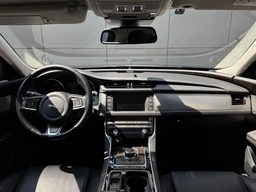 Jaguar XFL 2018 XFL 2.0T 200PS Elite Edition купить на сайте DeffCars