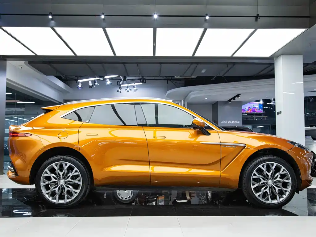 Aston Martin DBX 2022 3.0T STRAIGHT-SIX купить на сайте DeffCars