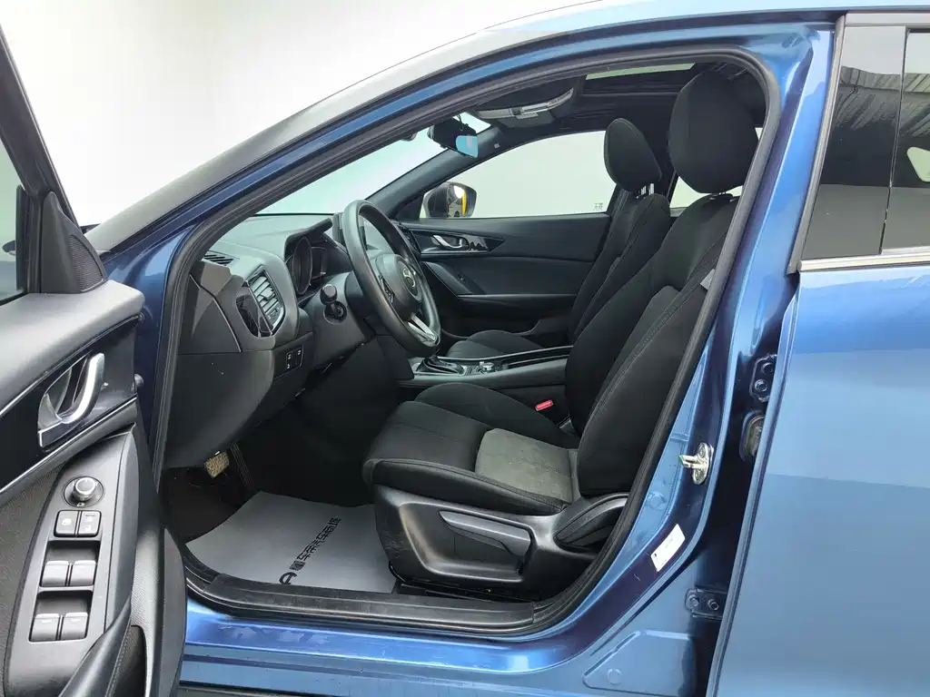 Mazda CX-4 2021 2.0L automatic two-wheel drive Blue Sky Vitality Edition купить на сайте DeffCars