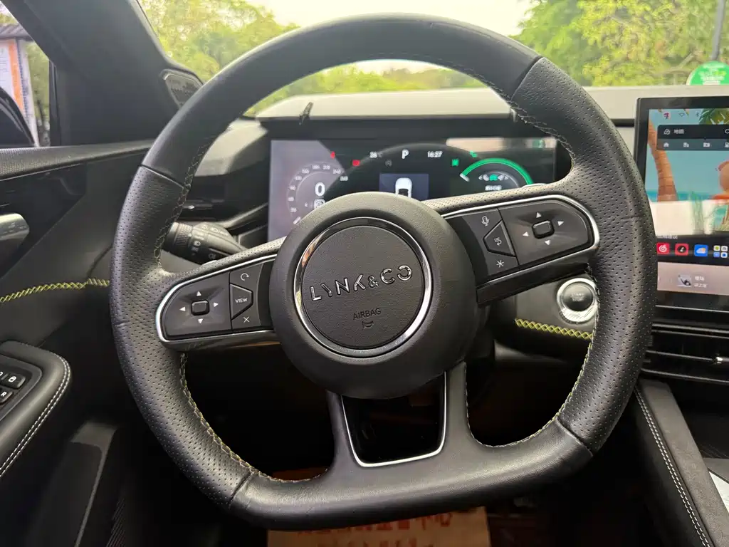 Lynk & Co 03 2023 1.5TD DCT Pro купить на сайте DeffCars