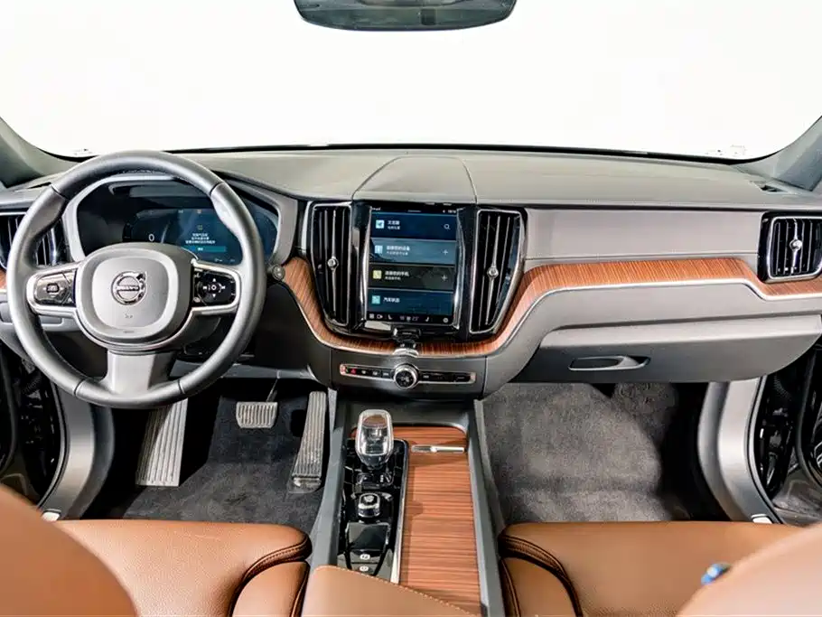 Volvo XC60 2025 B5 four-wheel drive Zhiyuan luxury version купить на сайте DeffCars