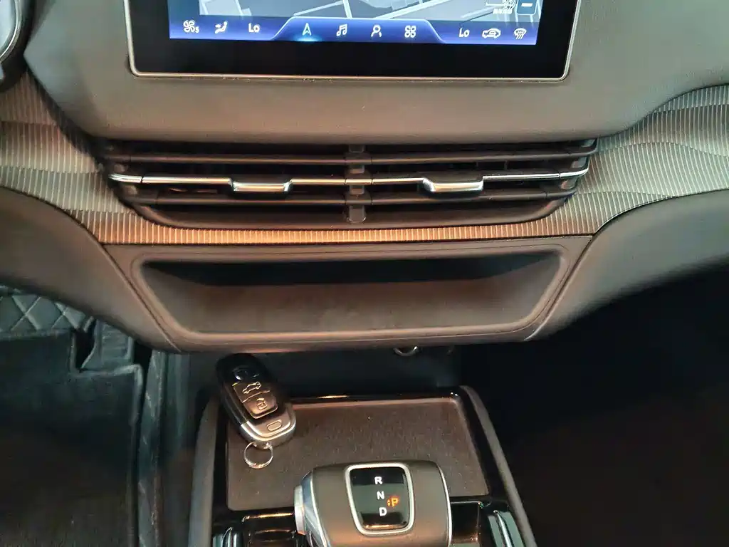 Hongqi E-QM5 2021 Charging Flagship Edition купить на сайте DeffCars
