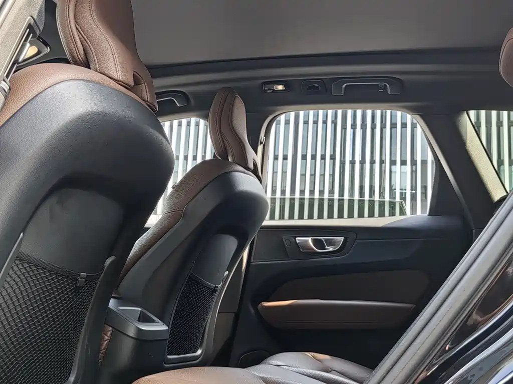 Volvo XC60 2024 B5 four-wheel drive Zhiyi Luxury Edition купить на сайте DeffCars