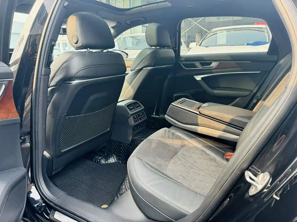 Audi A6L 2023 55 TFSI quattro exclusive dynamic model купить на сайте DeffCars
