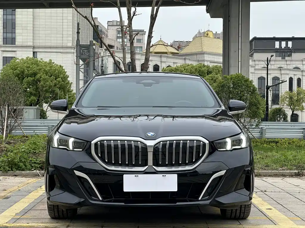 BMW 5 Series 2024 530Li Leading M Sports Package купить на сайте DeffCars
