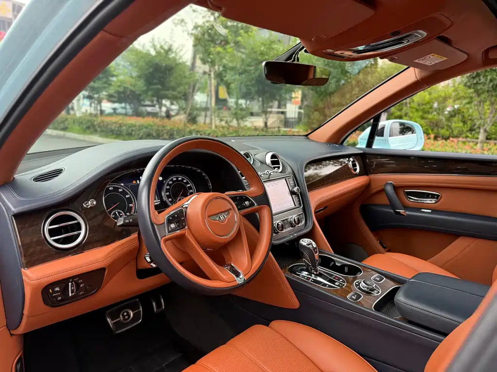 Bentayga 2018 4.0T V8 купить на сайте DeffCars