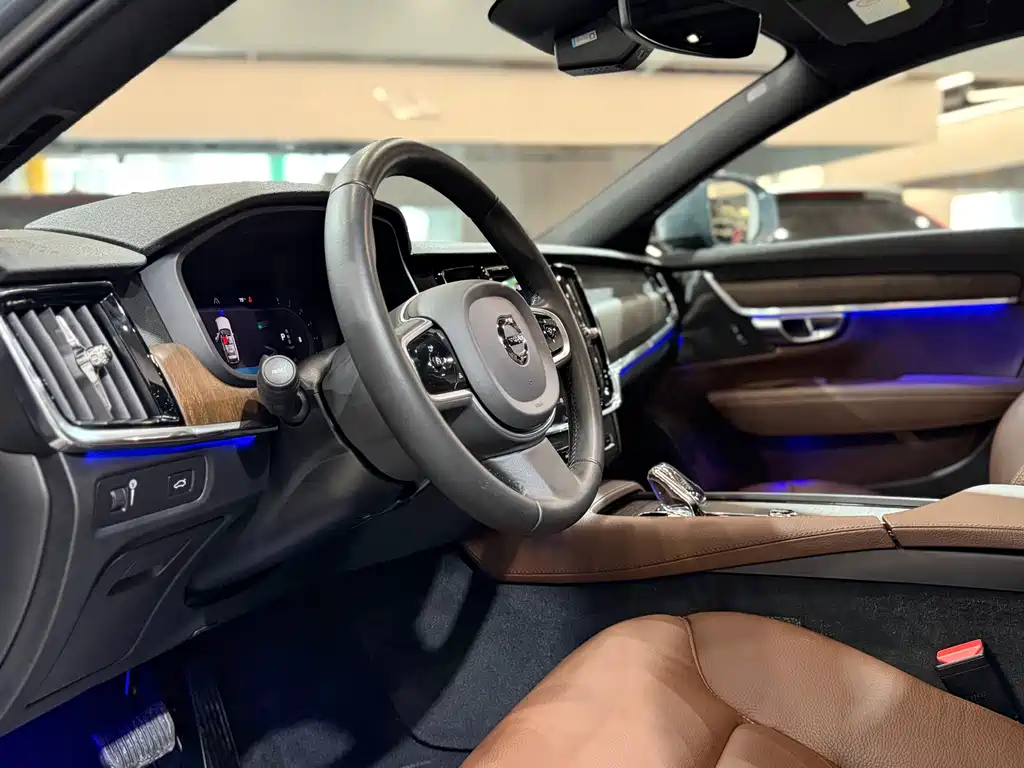Volvo V90 2022 Cross Country B5 AWD Zhiyuan Edition купить на сайте DeffCars