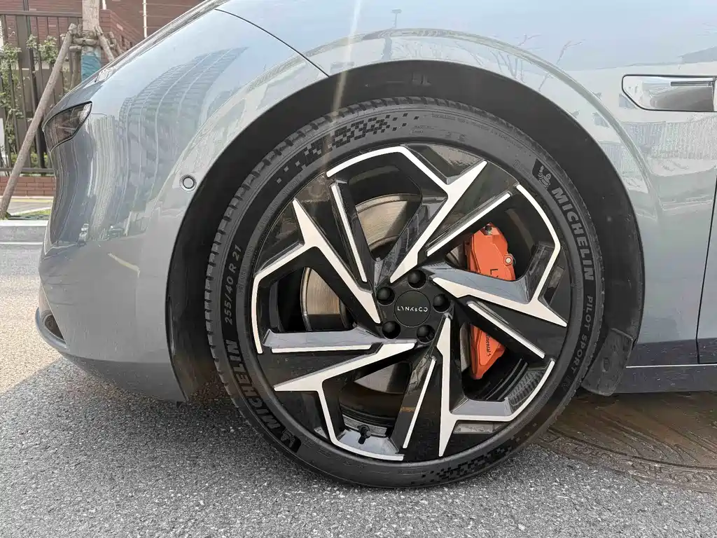 Lynk & Co Z10 2024 95kWh 702km four-wheel drive smart driving Ultra купить на сайте DeffCars