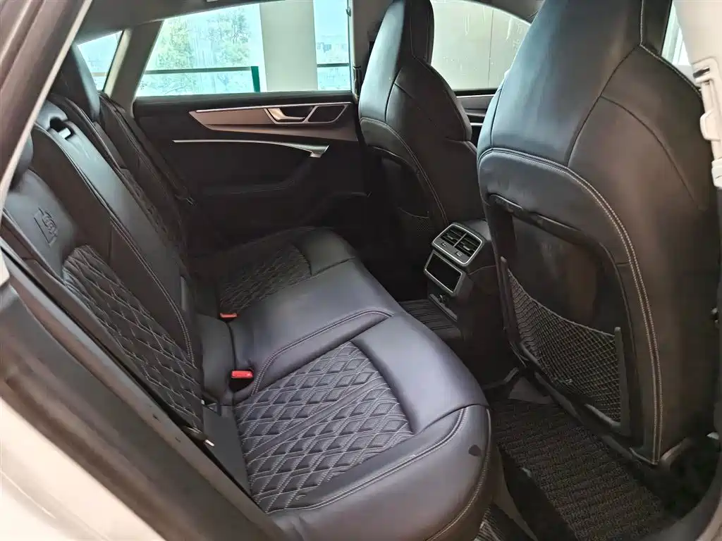 Audi A7 2023 45 TFSI Premium Selection купить на сайте DeffCars