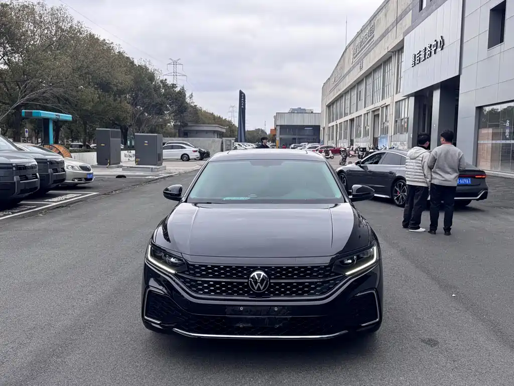 Passat 2023 330TSI Starry Sky Elite Edition купить на сайте DeffCars