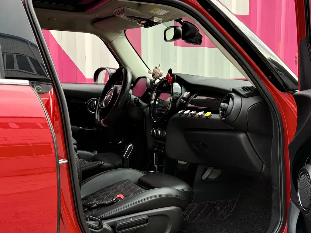 Mini 2020 1.5T Cooper Classic Pie Five Door Edition купить на сайте DeffCars