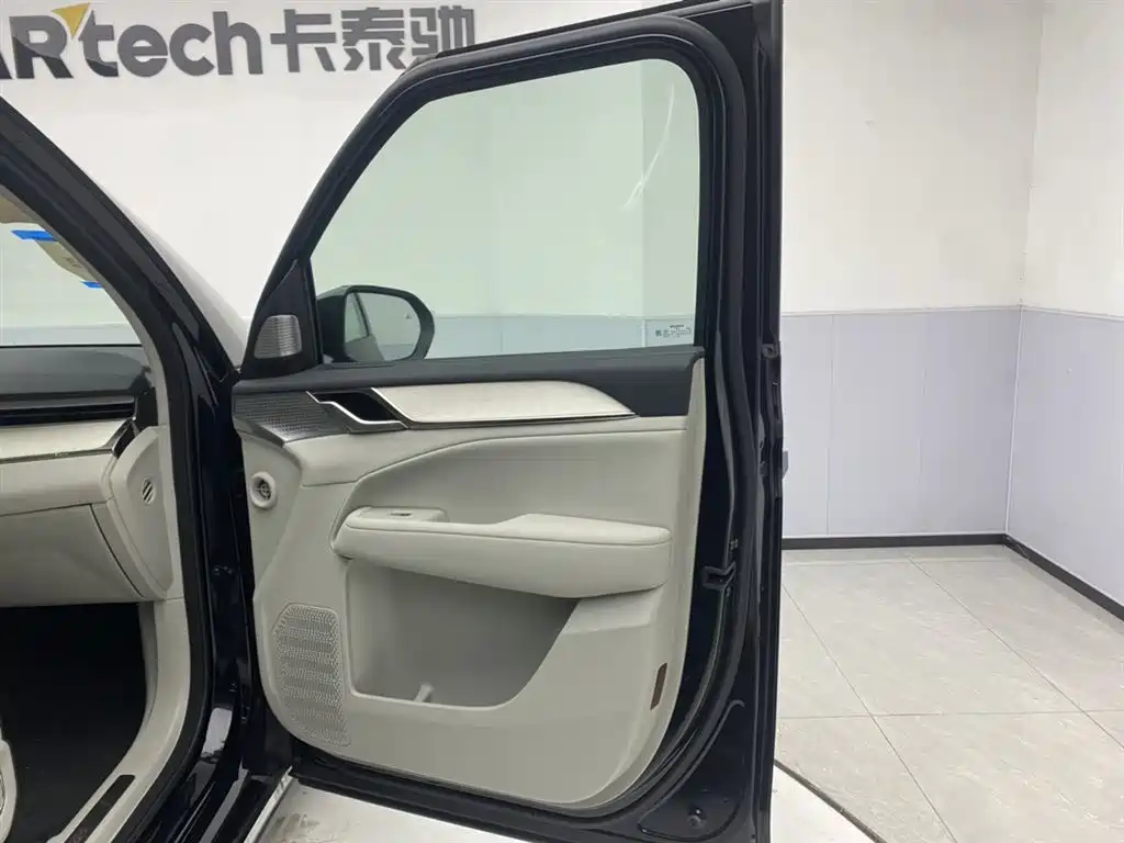 Volvo EM90 2025 Ultra six-seater купить на сайте DeffCars