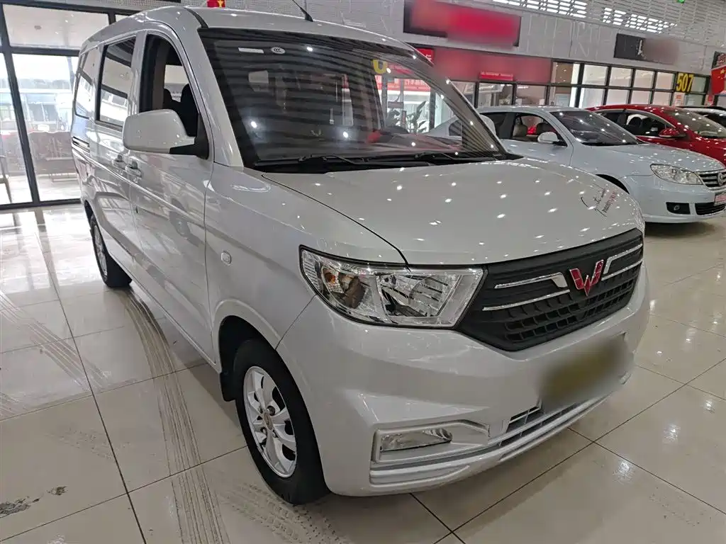 Wuling Hongguang V 2022 1.5L Enjoyable Edition Electric Power Assist LAR купить на сайте DeffCars