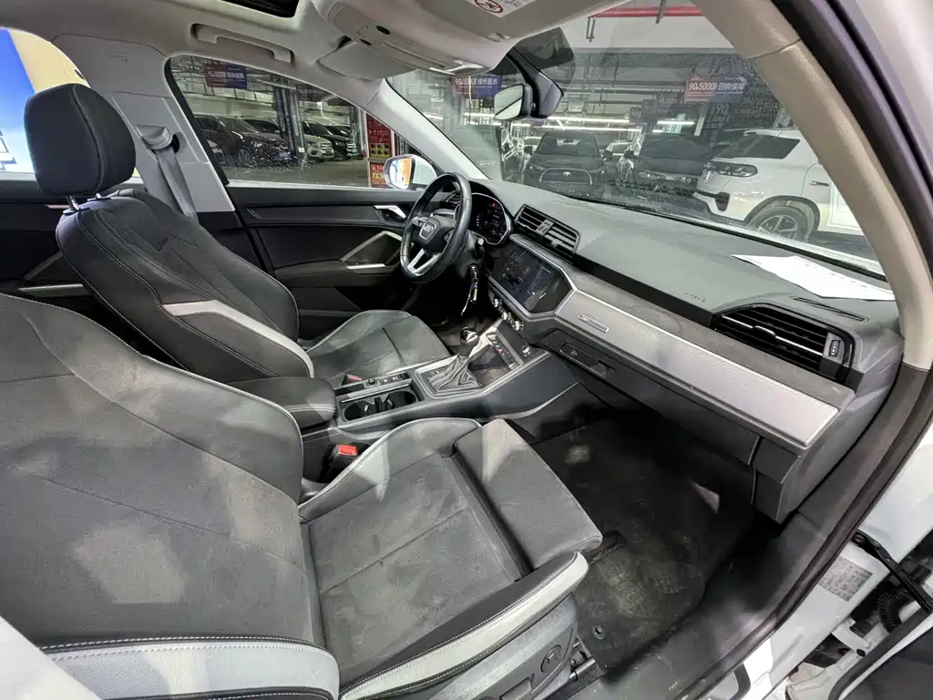 Audi Q3 2022 35 TFSI aggressive and dynamic купить на сайте DeffCars
