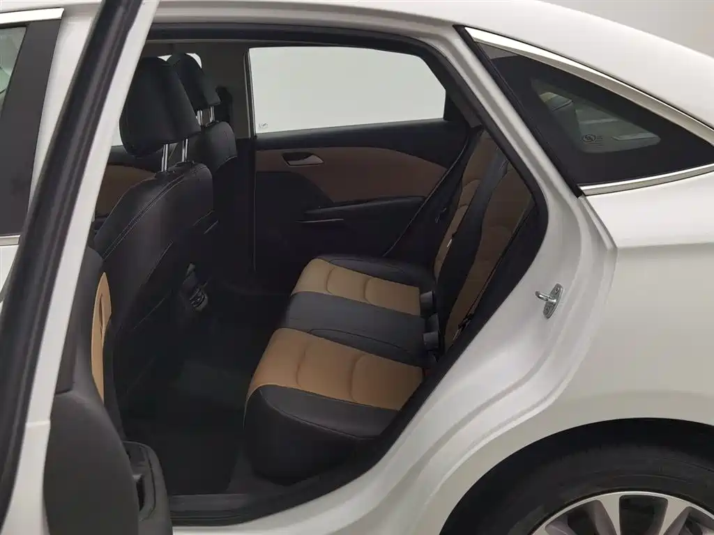 Cruze 2022 320 Automatic Sunroof Edition купить на сайте DeffCars