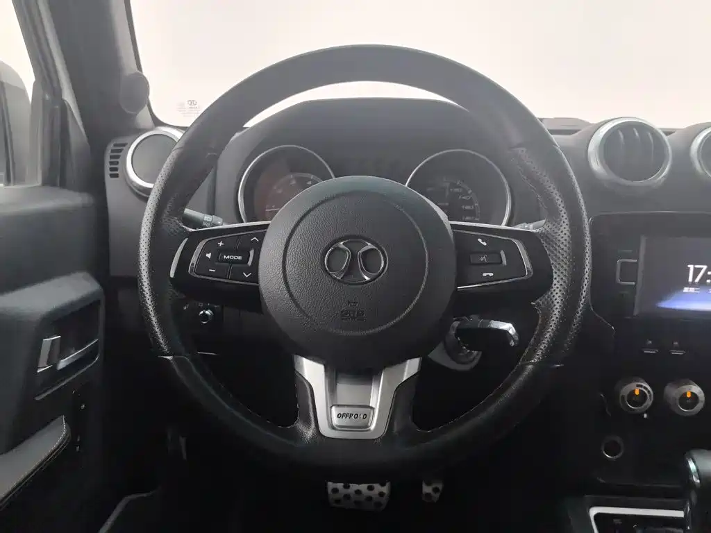 Beijing off-road BJ40 2016 40L 2.3T automatic four-wheel drive exclusive version купить на сайте DeffCars