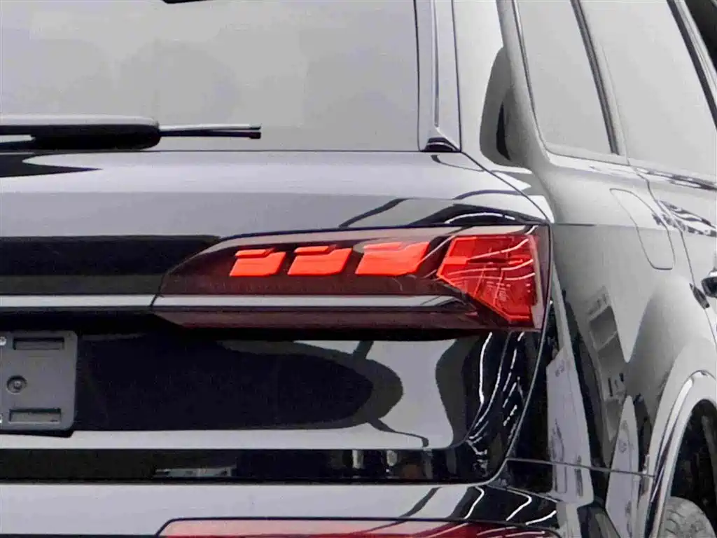 Audi SQ7 2024 4.0 TFSI купить на сайте DeffCars