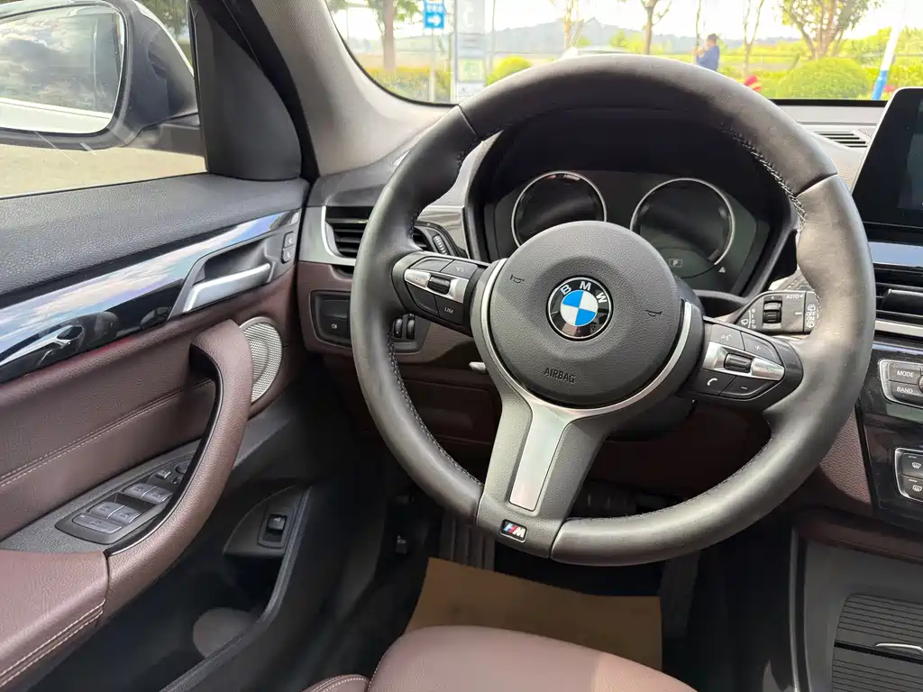 BMW X1 2022 sDrive25Li Leading Model купить на сайте DeffCars