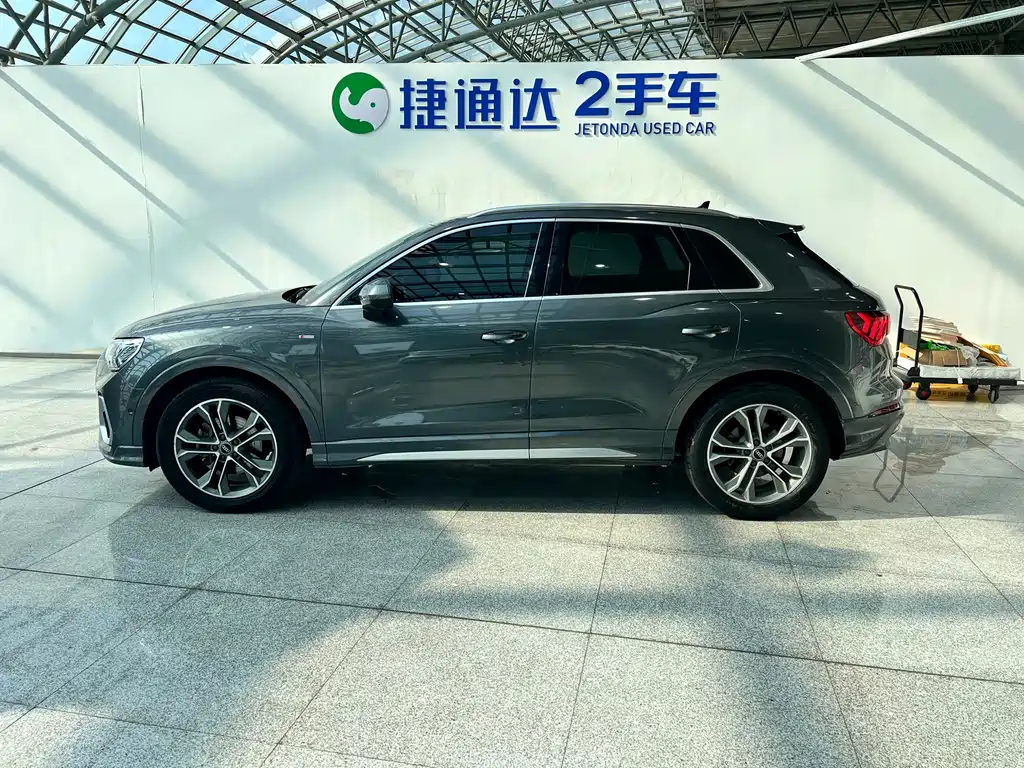 Audi Q3 2022 40 TFSI Fashionable and Dynamic купить на сайте DeffCars