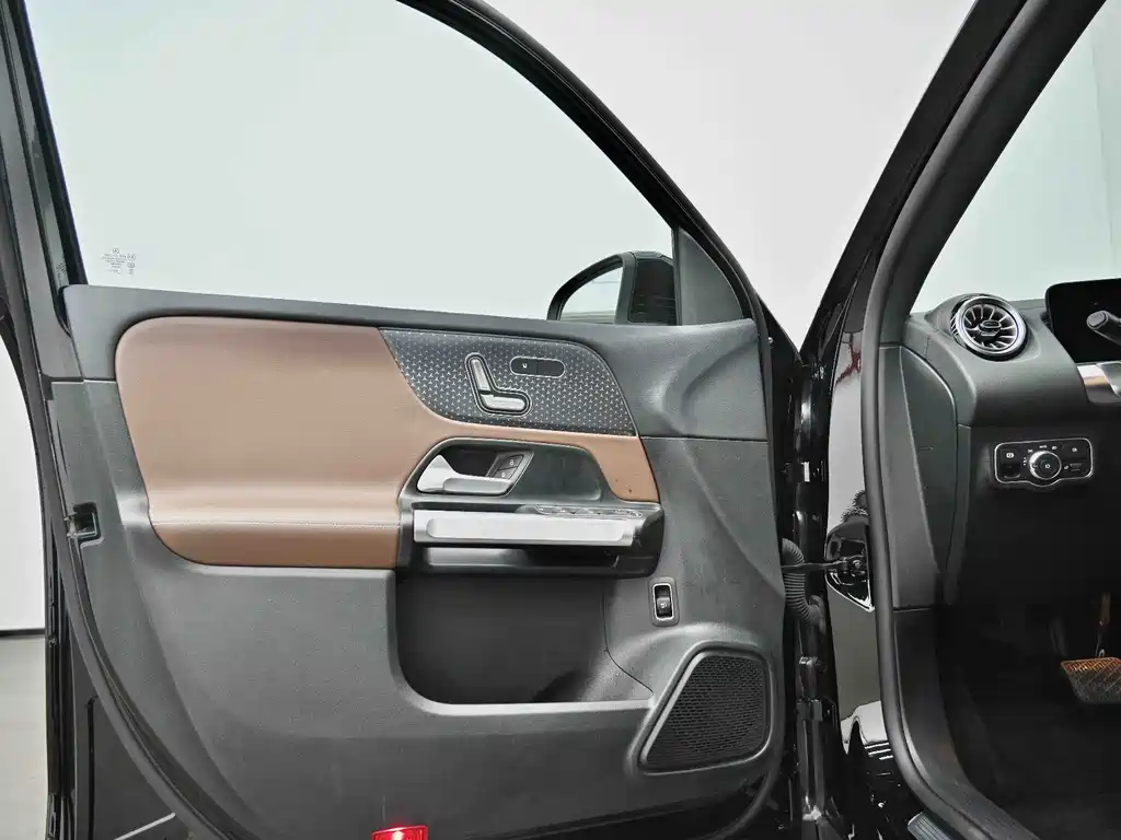 Mercedes-Benz GLB 2024 facelift GLB 220 fashion model купить на сайте DeffCars
