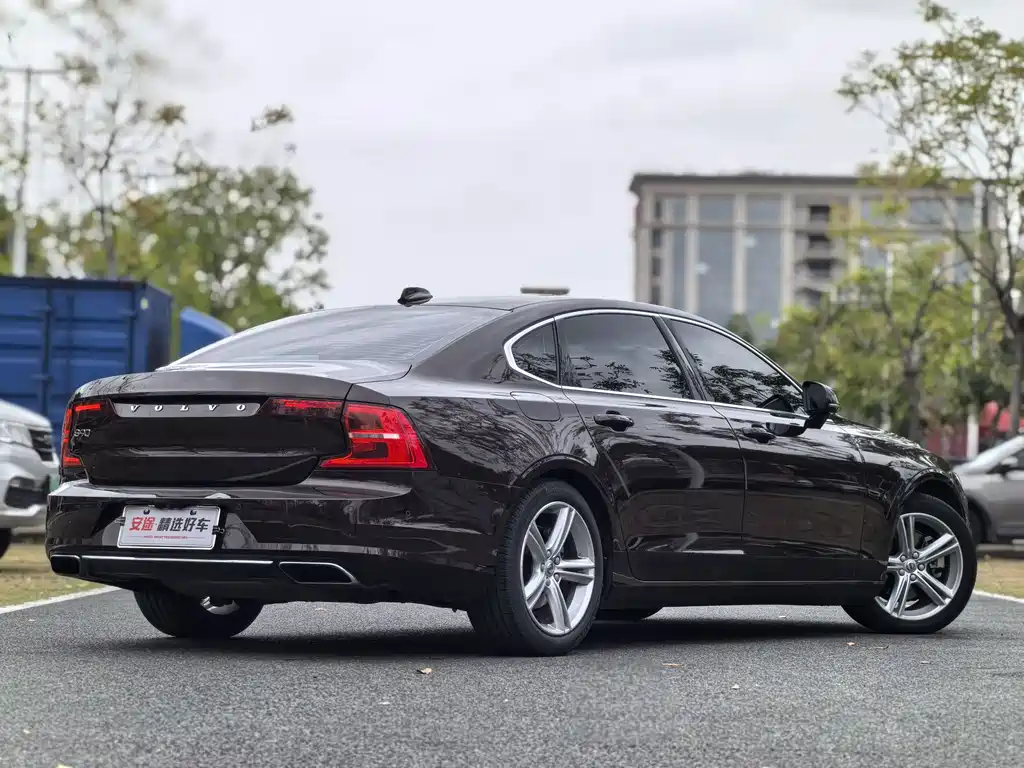 Volvo S90 2017 T4 Smart Edition купить на сайте DeffCars