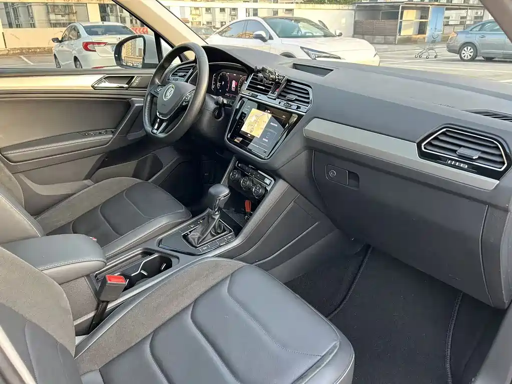 Tiguan L 2021 330TSI automatic two-wheel drive smart version купить на сайте DeffCars
