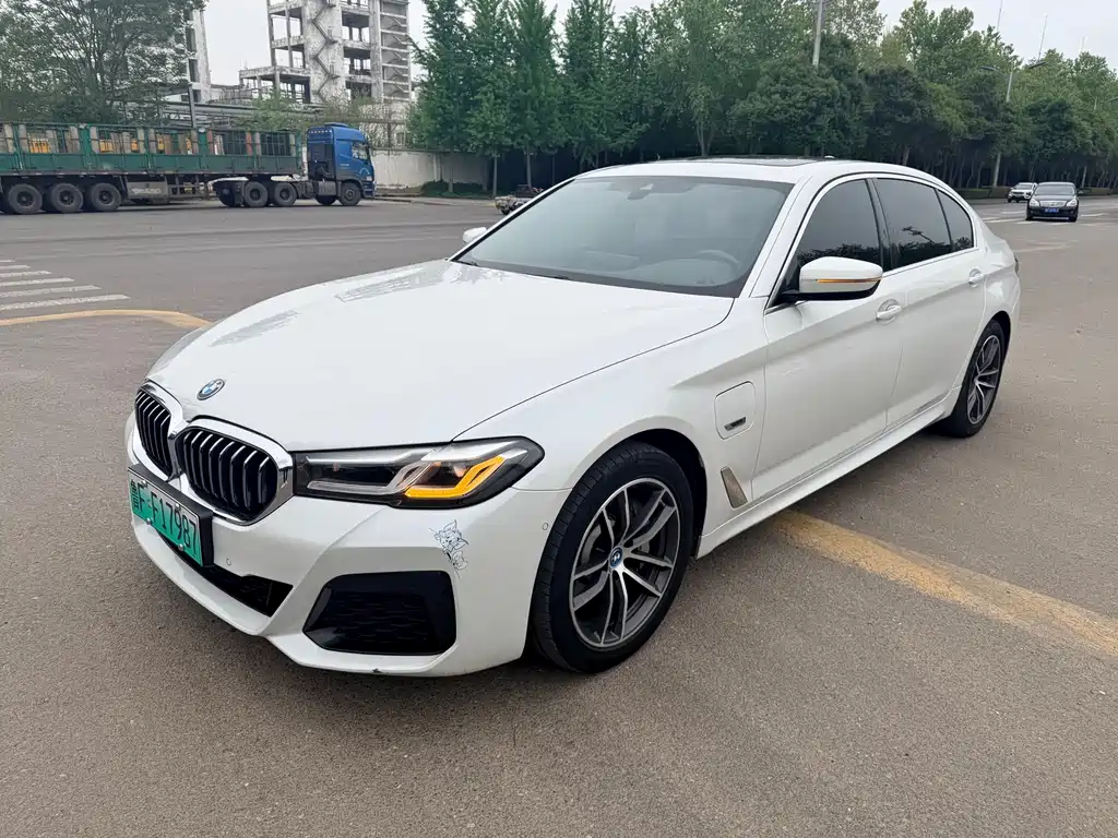 BMW 5 Series New Energy 2022 535Le M Sports Package купить на сайте DeffCars