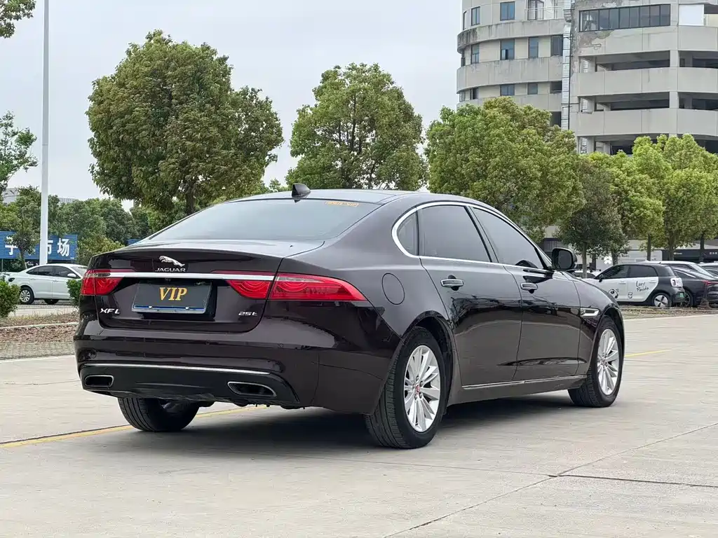 Jaguar XFL 2017 XFL 2.0T 240PS Exclusive Edition купить на сайте DeffCars