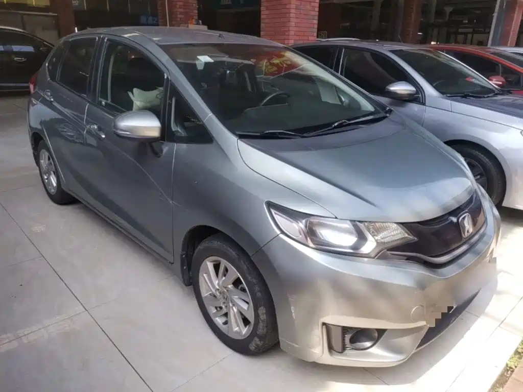 Fit 2014 1.5L SE CVT fashion model купить на сайте DeffCars