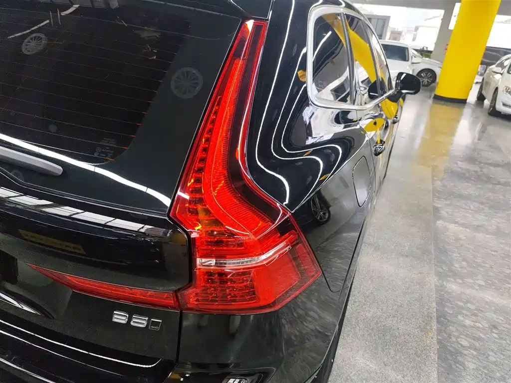 Volvo XC60 2024 B5 four-wheel drive Zhiyi Luxury Edition купить на сайте DeffCars