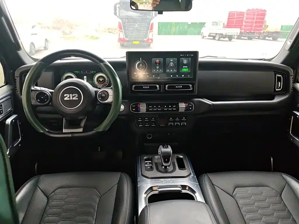 212 T01 2024 2.0T Mechanic купить на сайте DeffCars
